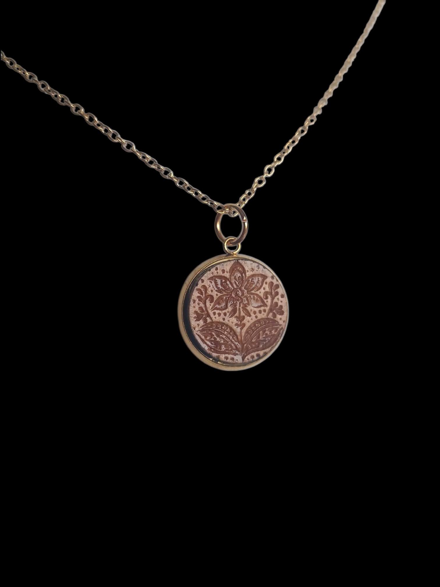 Collier fleurs doré – Image 2